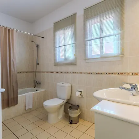 Resitour - Limnaria Gardens Apartmán