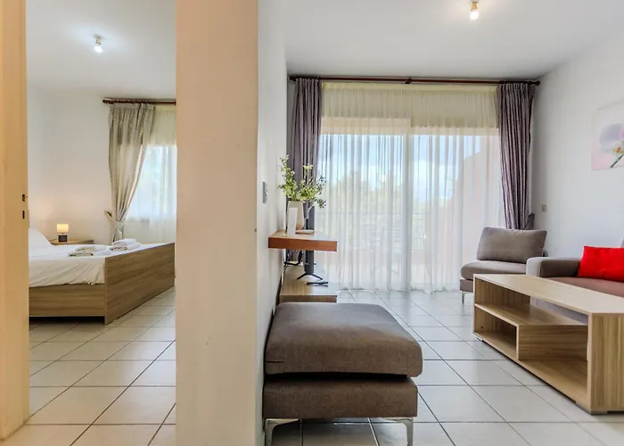 Resitour - Limnaria Gardens * Paphos