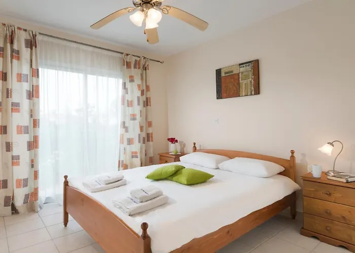 Lägenhet Resitour - Limnaria Gardens